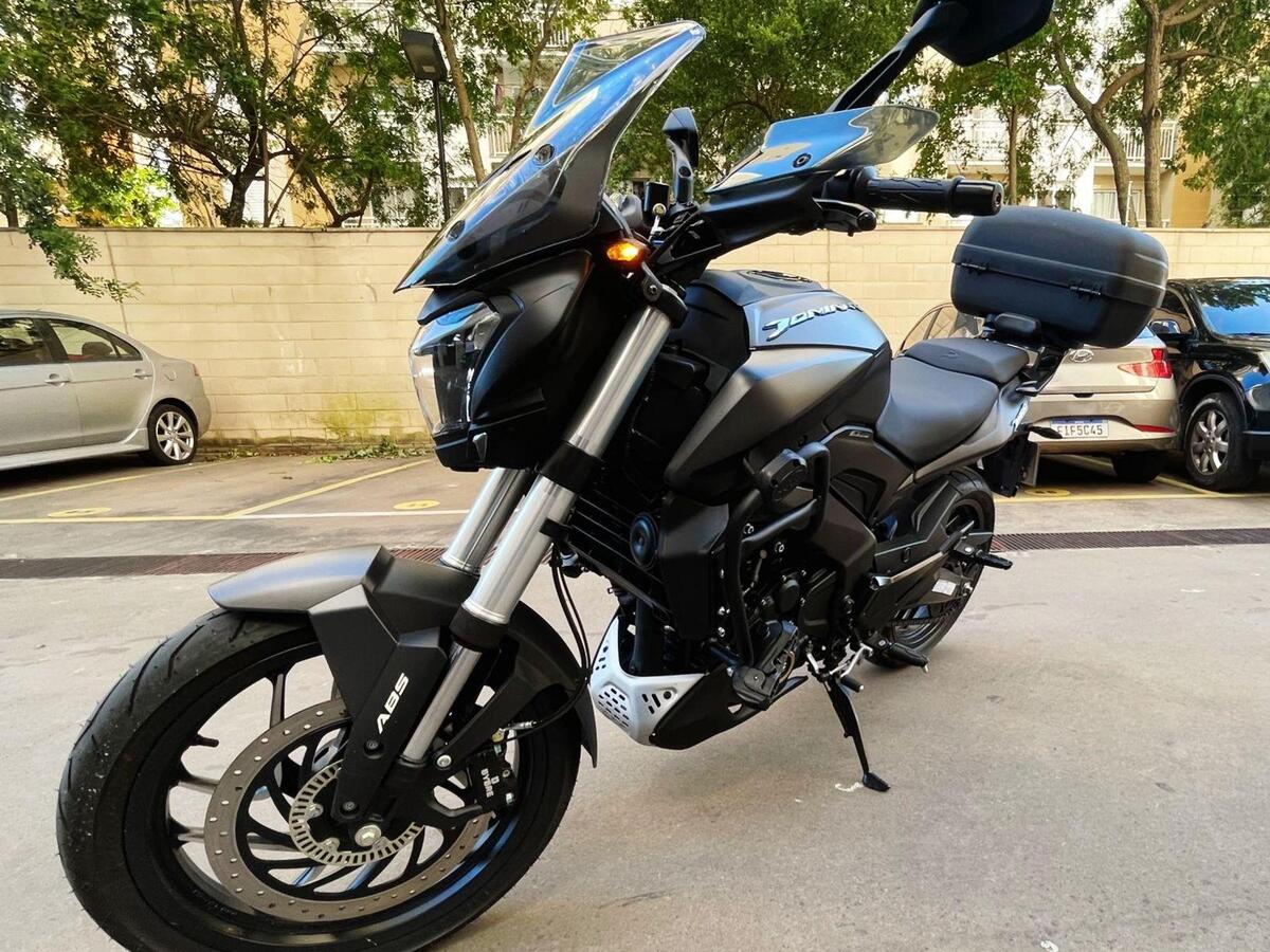 Bajaj Dominar 400: Ainda Vale a Pena Apesar do Preço Elevado? Descubra os Motivos