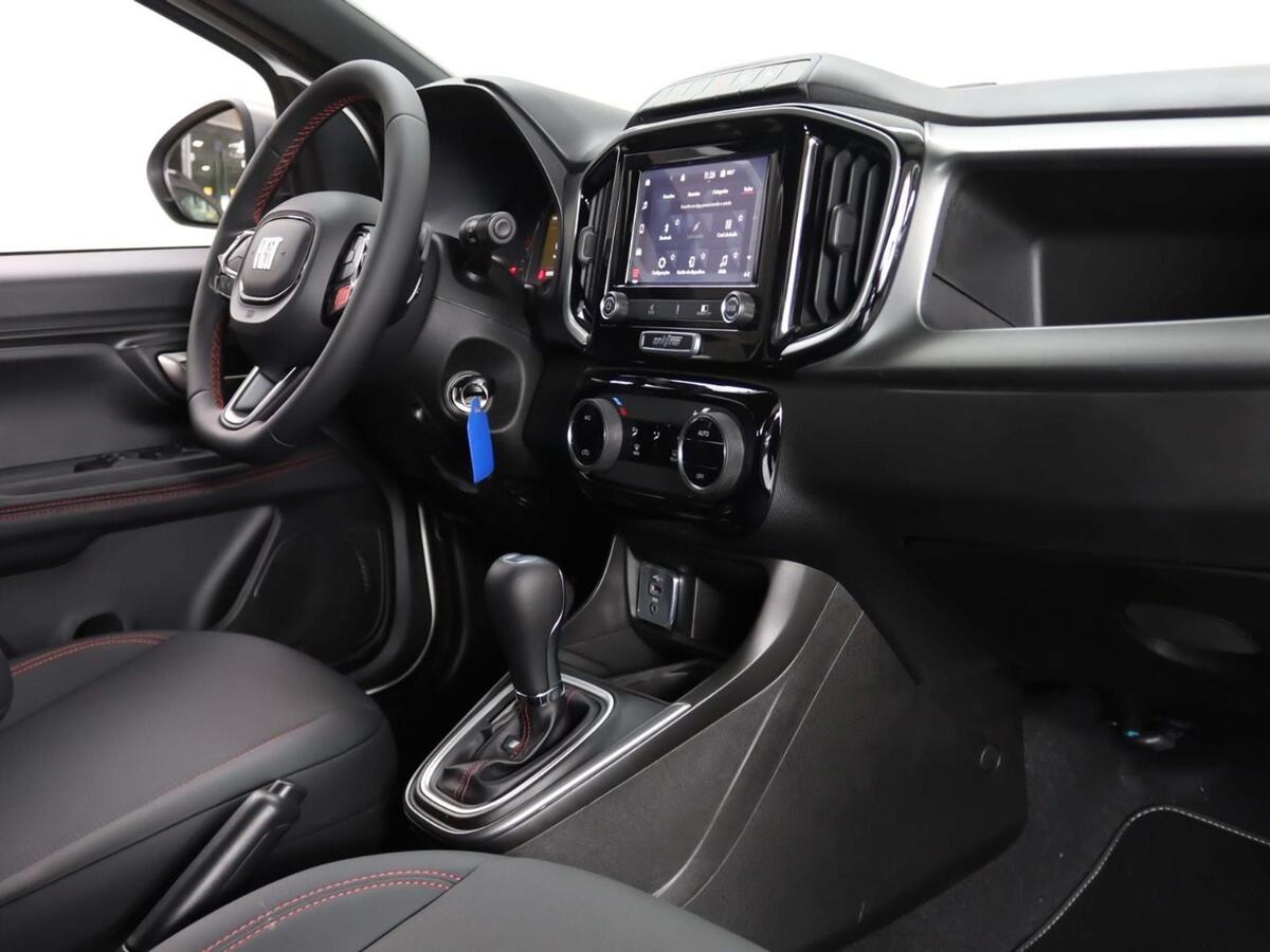 Fiat Strada Ultra 2024 interior-