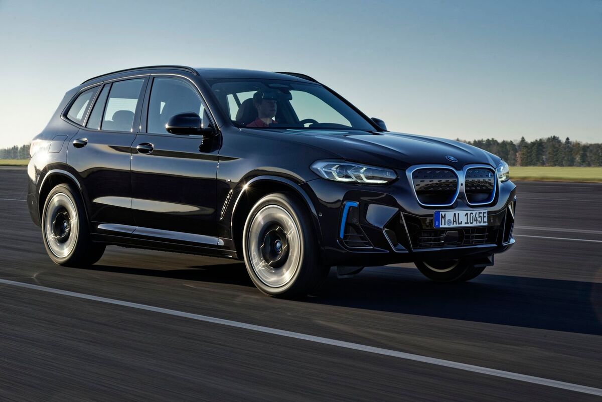 BMW iX3 2024-