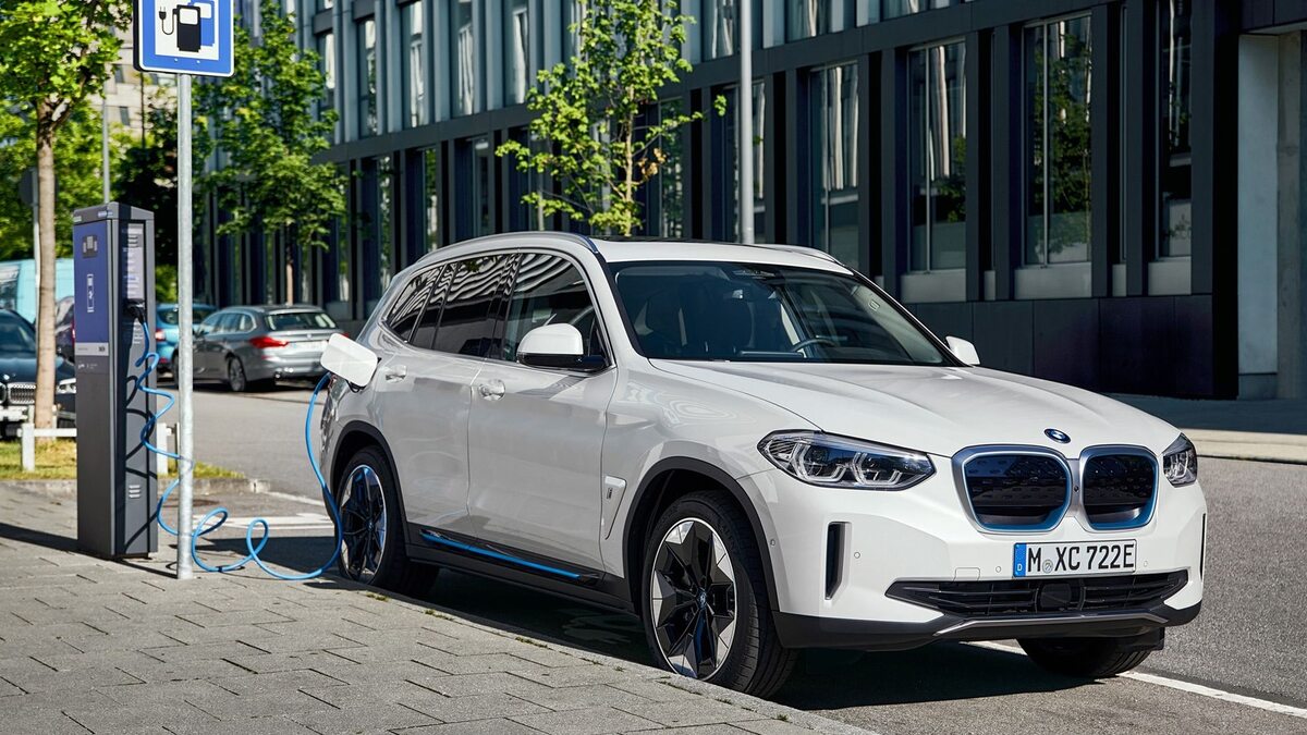 BMW iX3 2024: Preço, autonomia, desempenho e fotos