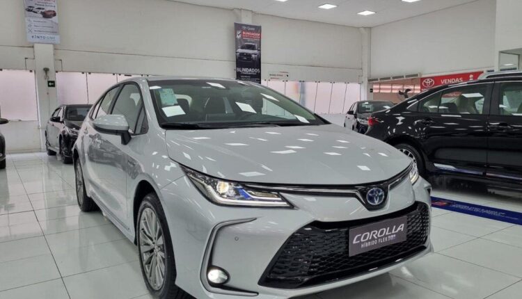 Corolla Altis Hybrid 2025