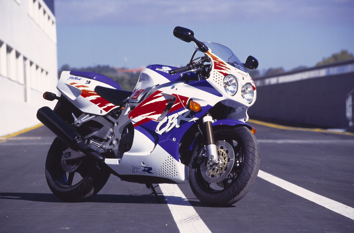 Notícias sobre Motocicletas: Honda CBR 900RR Fireblade: A Superesportiva que revolucionou o mercado 