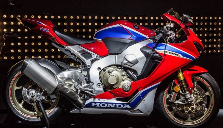 Nova CBR250RR 2024 é a pequena esportiva de 4 cilindros lançada pela Honda