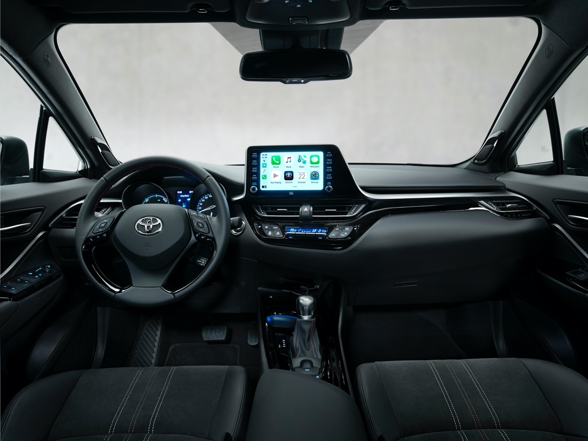 Toyota C-HR 2024 interior