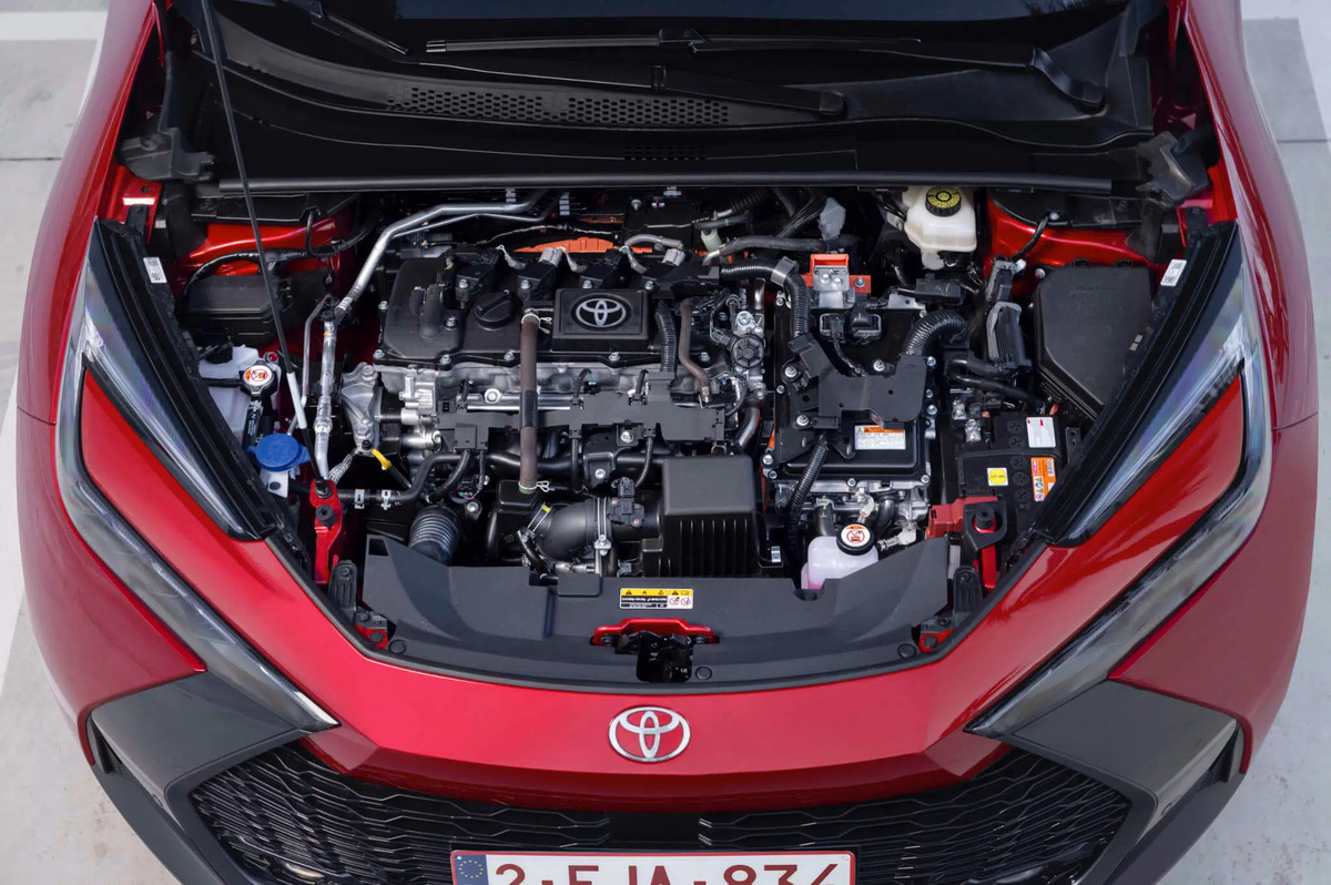 Toyota C-HR 2024 motor