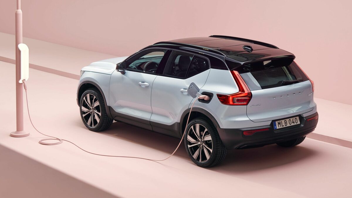 Volvo XC40 Recharge: Liderando a Eletrificação no Segmento de Luxo