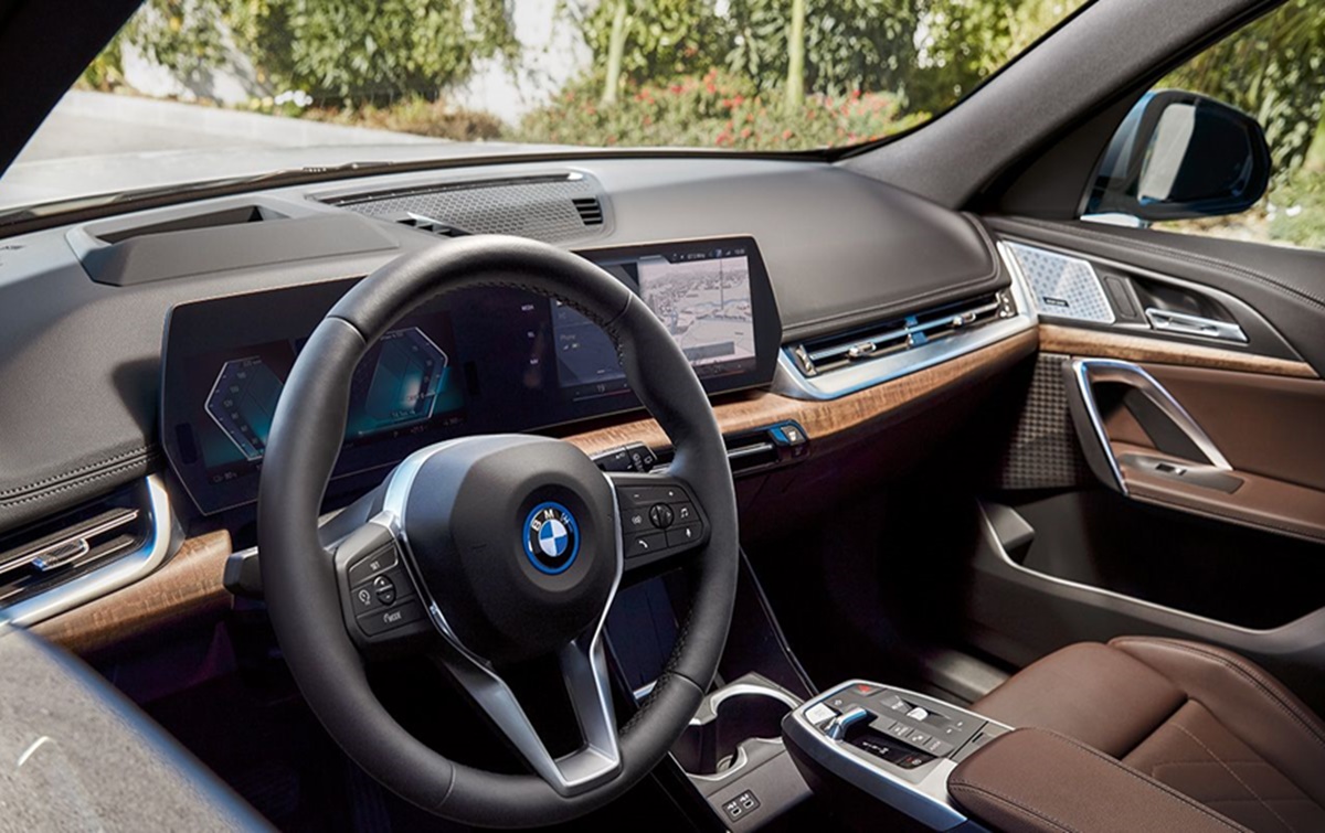 BMW iX1 2025 multimidia