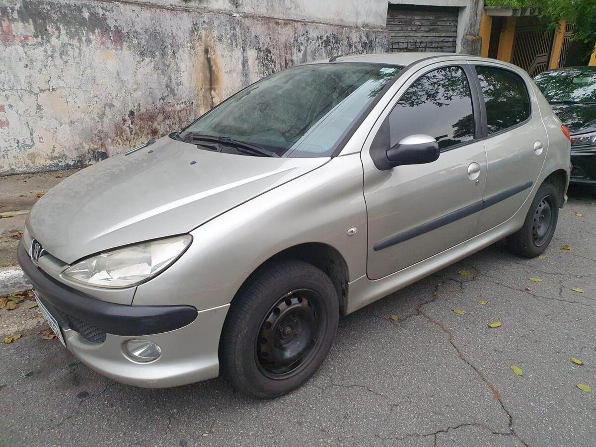 Carros para quem ganha 2 mil por mês Peugeot 206