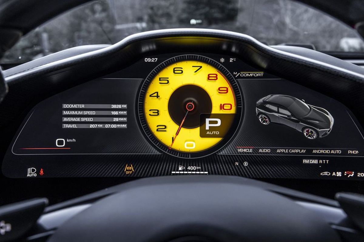 Ferrari Purosangue 2024 painel.