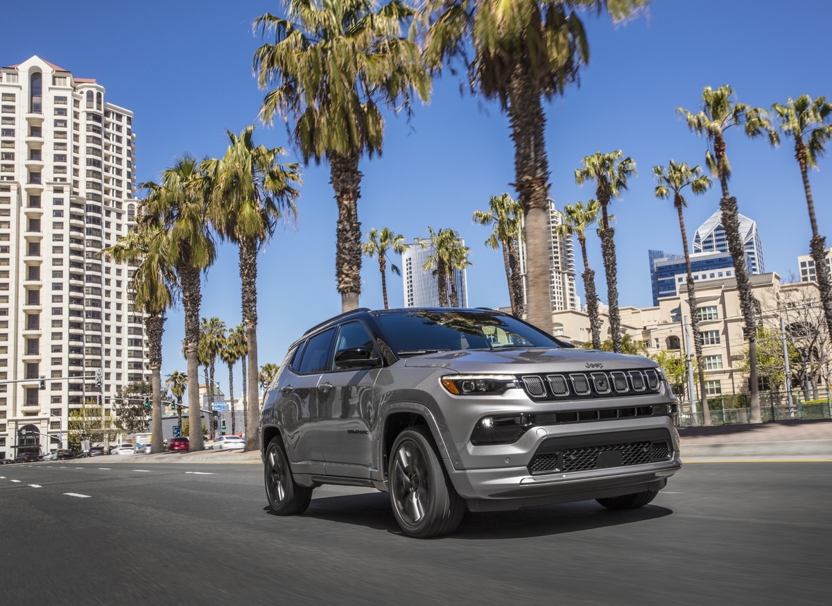 Notícias sobre Veículos: Novo Jeep Compass 2025 será lançado com até 700 km de autonomia e muita potência 