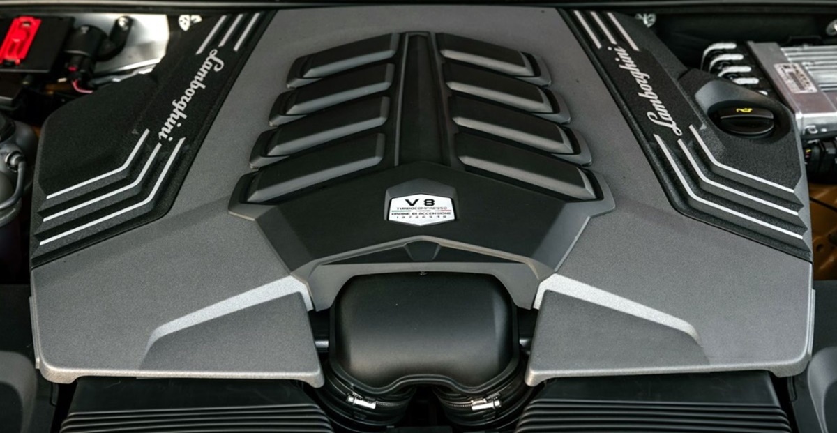 Lamborghini Urus frente 2025 motor