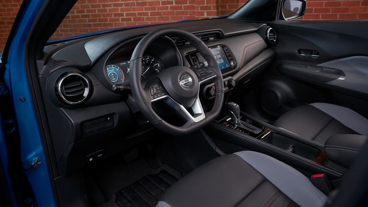 Nissan Kicks Sense 2024 interior