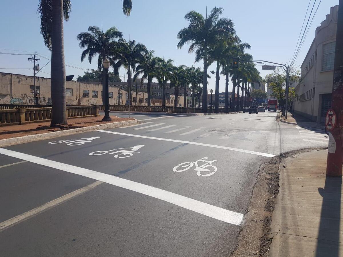 Área de espera para motos: carro pode tomar multa? Descubra!