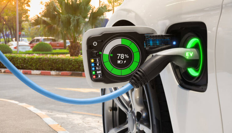 Carregar carros elétricos em casa aumenta muito a conta de energia?