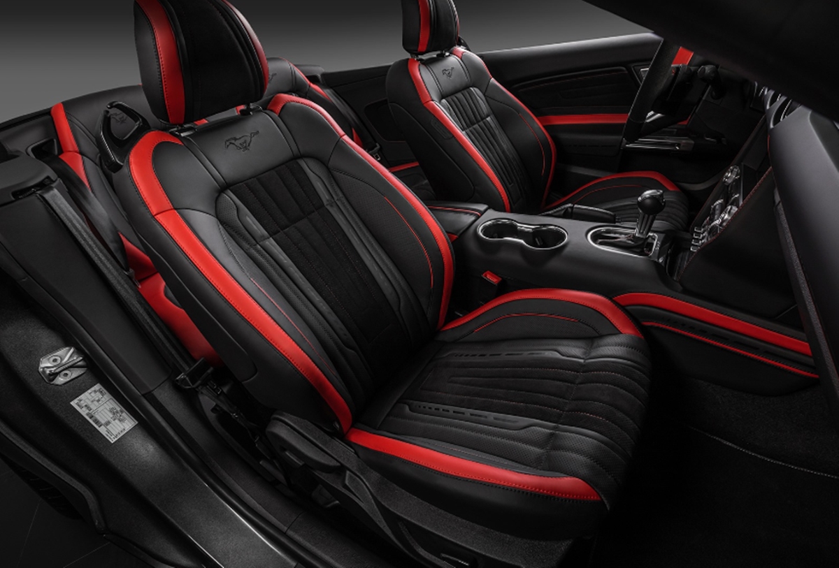 Ford Mustang GT 2025 interior 2