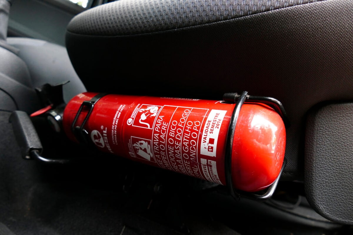 É obrigatório ter extintor de incêndio no carro em 2024? Saiba a verdade! 