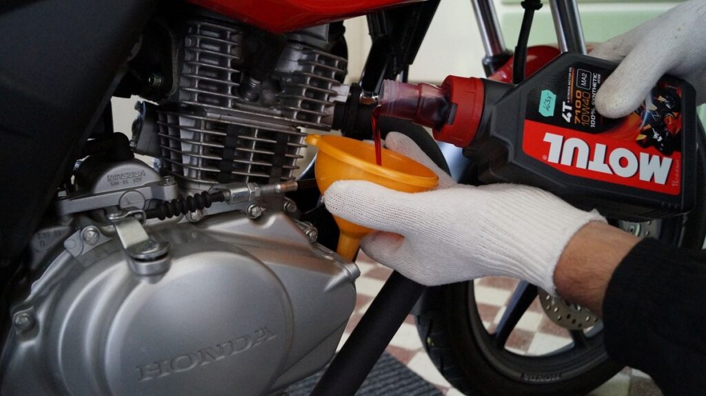 Quanto tempo devo trocar o óleo da moto?