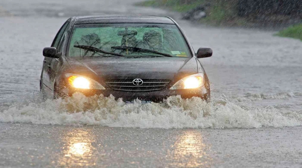 carro elétrico enchente