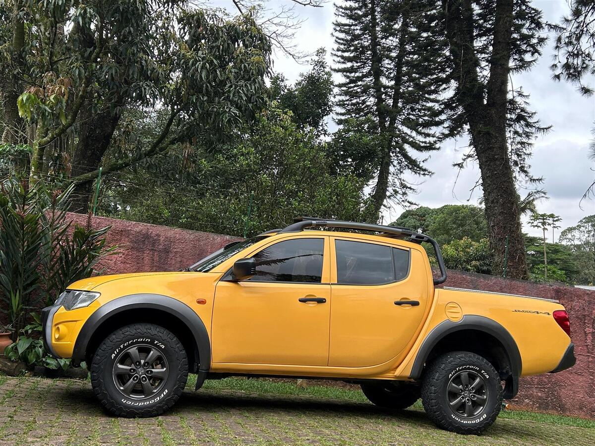 carros off-road - mitsubishi l200