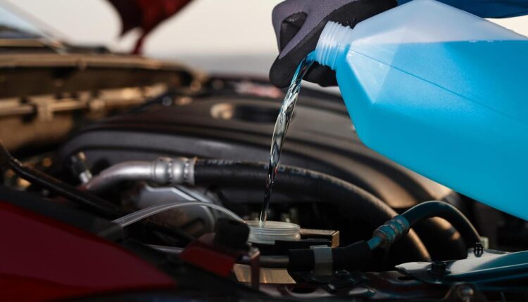 É seguro colocar Água no Radiador com o Motor Quente? Descubra Aqui