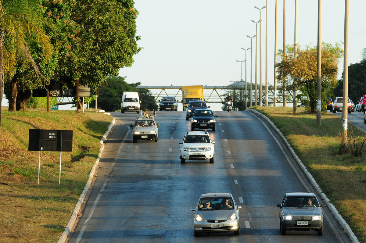 Farol Baixo: Nova Regra em Vigor! Evite Multas e Dirija com Segurança