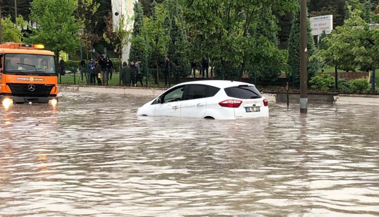 carro na enchente