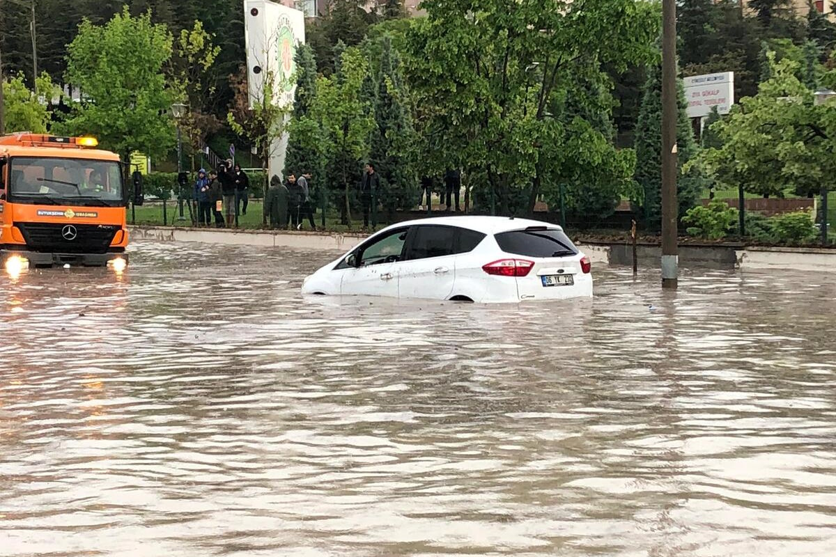 Carro na Enchente: Guia Completo para Salvar Seu Veículo 