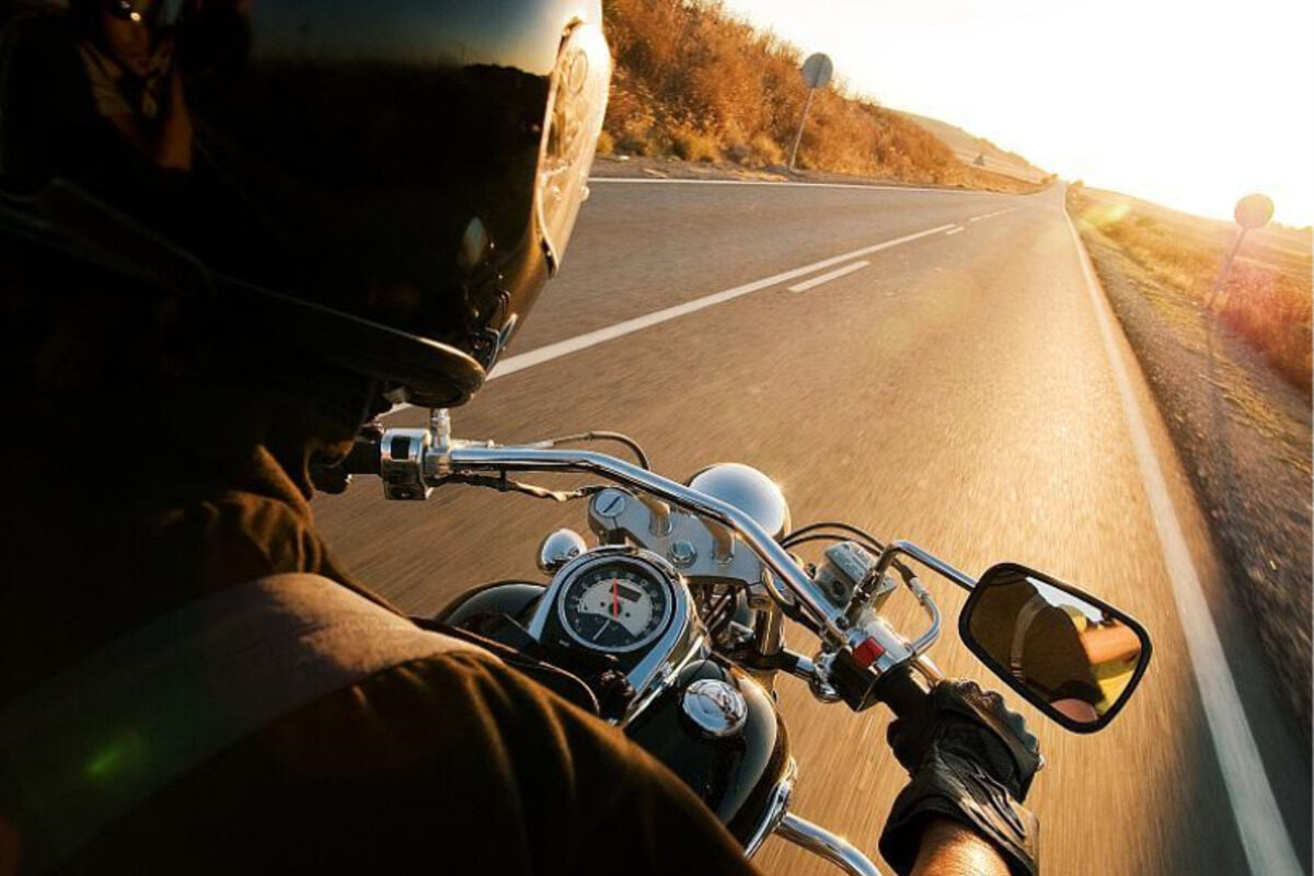 Notícias sobre Motocicletas: Nova Lei Proíbe Uso de Celular ao Pilotar Moto: Entenda as Mudanças 