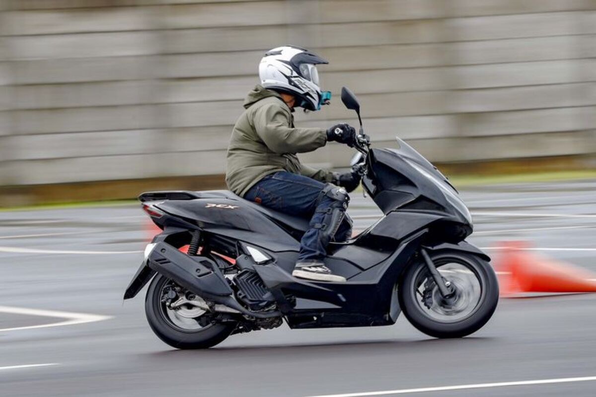 motos mais econômicas honda - Honda PCX 160