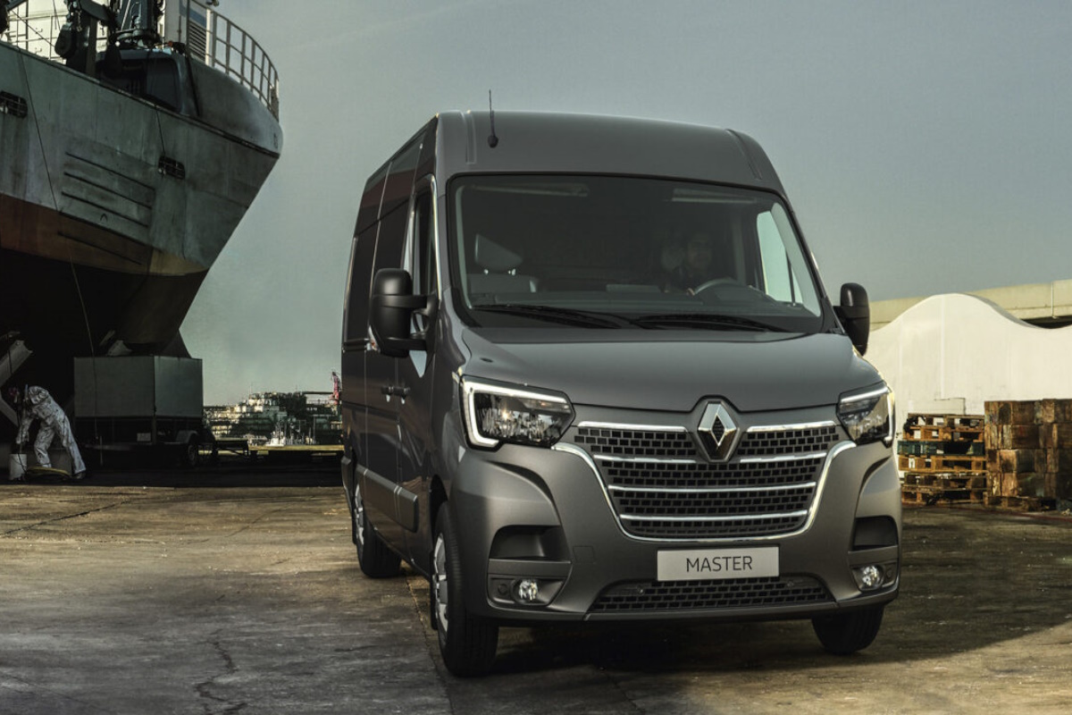 Nova Renault Master 2025 renova visual e interior e será lançada no Brasil em breve