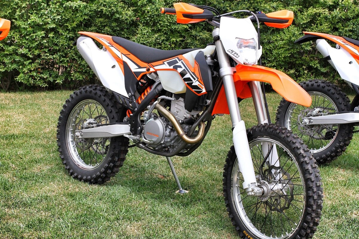 melhores motos trilhas - KTM EXC 250