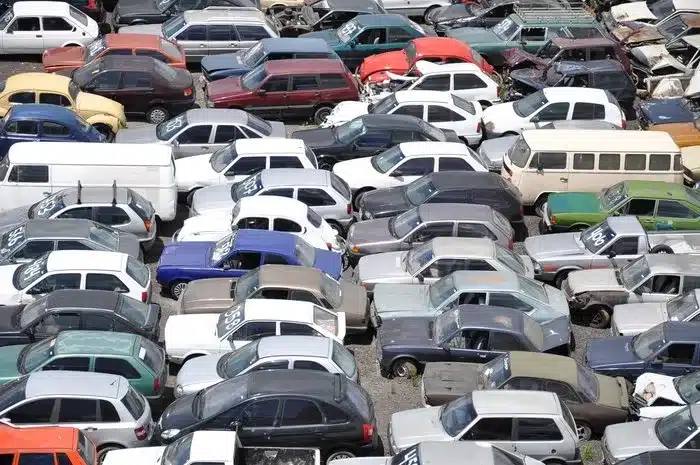 leilão de carros batidos